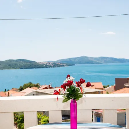 104 Luxsor Апартаменти Трогір