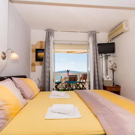 アパート 104 Luxsor トロギール